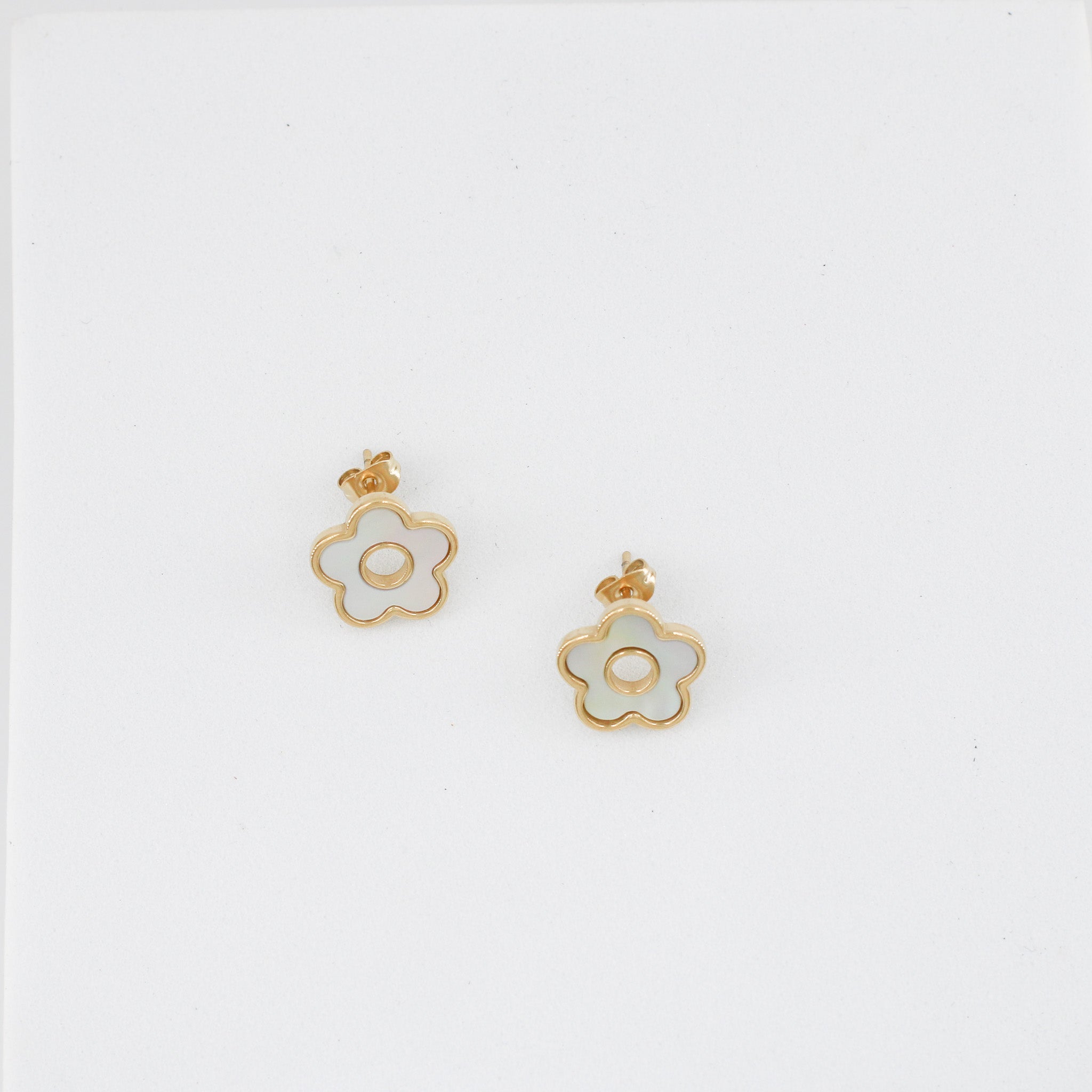 Floral shell Ohrstecker