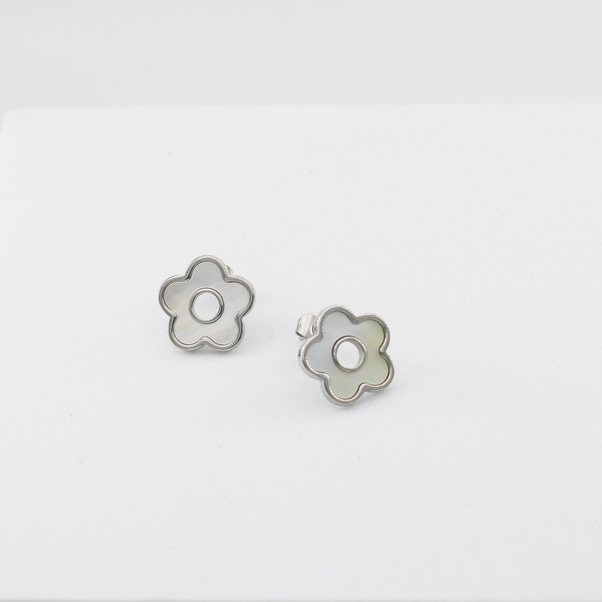 Floral shell Ohrstecker