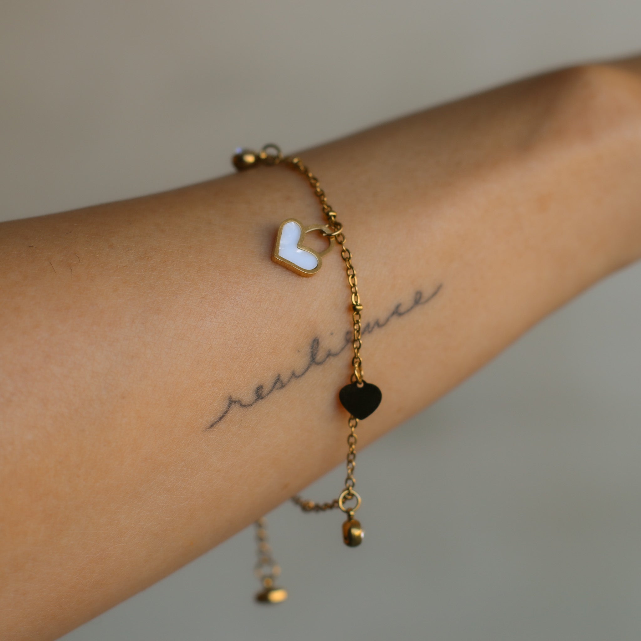 Golden Charmheart Armband