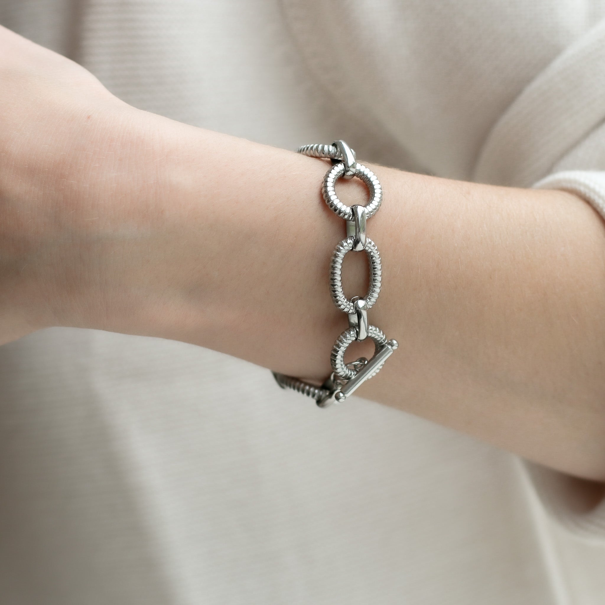 Silbernes Armband – Minimalistisches Design, elegant, Modern